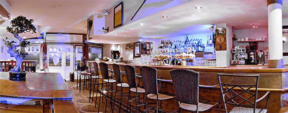photo d'un bar de nuit