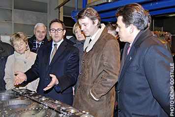 visite d'un ministre dans l'entreprise